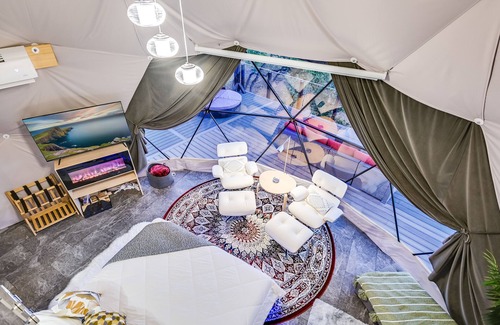Lago Vista Complejo | Unique & Plush Eco-Glamping Resort in TX Hill country!