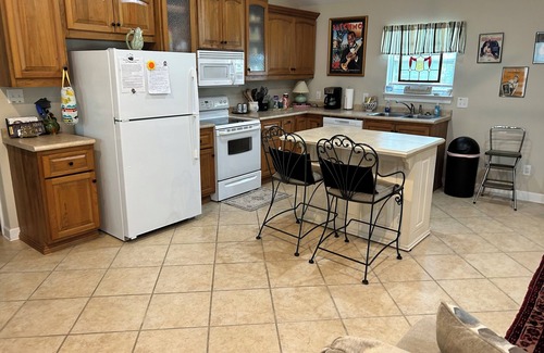 Bay St Louis Cabaña | Unique Property construido para parecerse a un CA 1900 Coastal Cottage