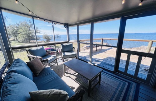 Florida Panhandle Cabina | Unique Rustic Cabin Experience on Escambia Bay