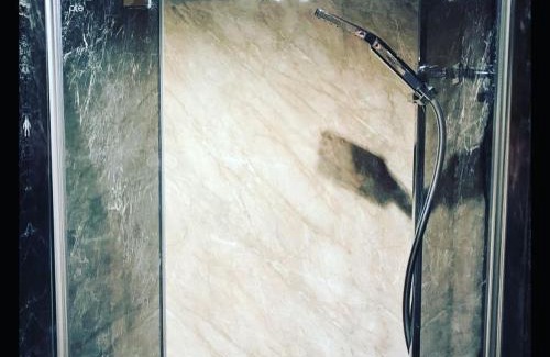 Longtown Apartamento | unique sheperds hut private hot tub, ensuite & kitchenette