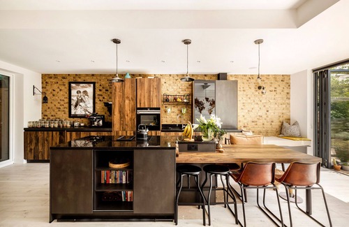 Dalgarno Casa | Unique Space, Sunny, Modern Design, 10 min to Portobello Rd