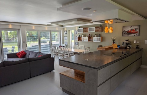 Thruxton Casa | Unique, Spacious, Self-Built Eco House with Huge Garden and Movie Room