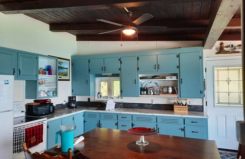 Lion's Head Cabaña | Unique stone cottage on Turquoise waters of the Bruce Pennisula