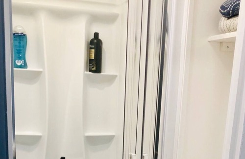 Shawnee Apartamento | Unique Tiny Home near Shawnee Mission Park