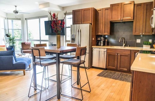 Highland Casa | Exclusiva casa adosada de 4 pisos con jacuzzi en la azotea en el corazón de Denver