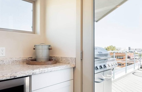 Highland Casa | Exclusiva casa adosada de 4 pisos con jacuzzi en la azotea en el corazón de Denver