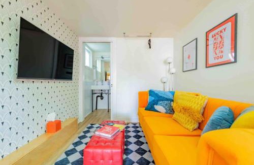 Central East Austin Apartamento | Unique Vintage Vibes - Cozy Tiny Home close to UT