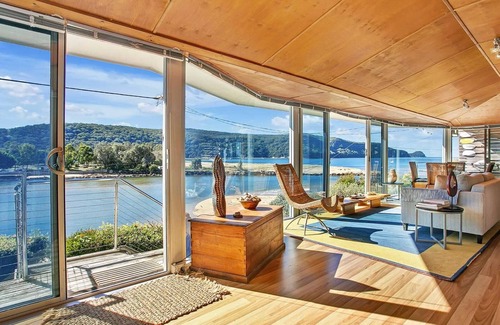 Patonga Cabina | Unique Waterfront Retreat