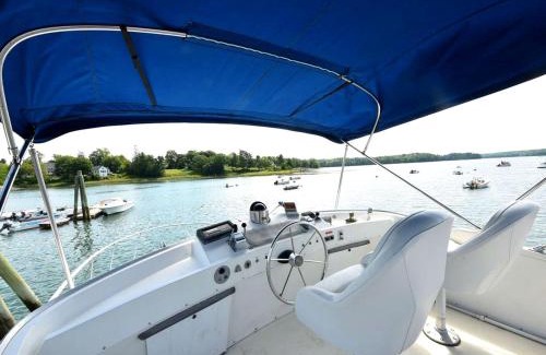 Damariscotta Alquiler De Eote | Unique Yacht Rental in a Peaceful Setting on Damariscotta River, Maine