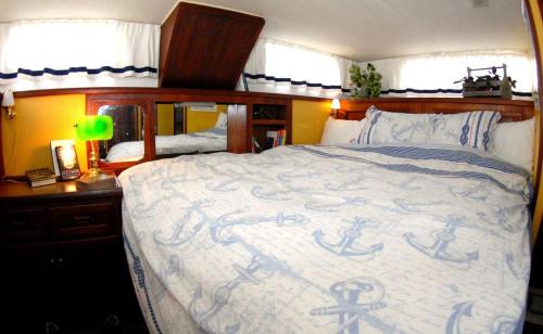 Damariscotta Alquiler De Eote | Unique Yacht Rental in a Peaceful Setting on Damariscotta River, Maine