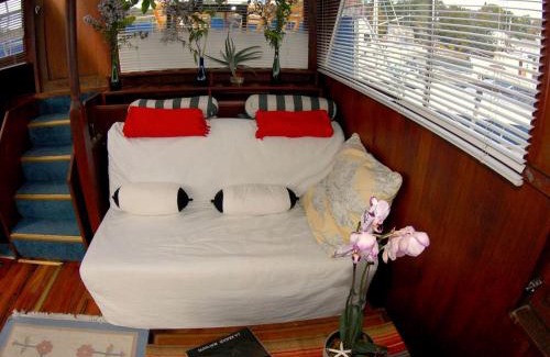 Damariscotta Alquiler De Eote | Unique Yacht Rental in a Peaceful Setting on Damariscotta River, Maine