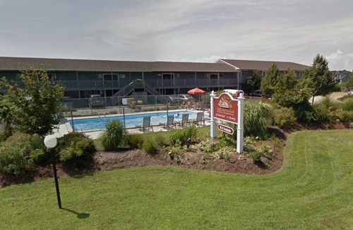 North Truro Condominio | Eficiencia de lujo en el segundo piso, terraza privada con vista a la bahía en N Truro