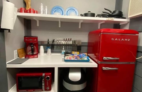 Maryville Cama Y Desayuno | Unit #7 Picnic Tables Dragon Depot at Dragon City