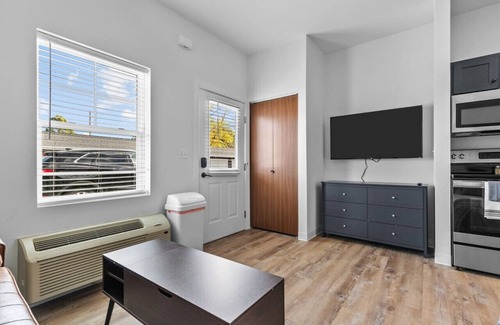 Neenah Apartamento | Unit 9 Fox Flats Studios @ Neenah, WI