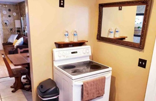 Windermere Casa | UNIT A · Private Lakeside Bungalow! Comfy, Clean, 1GB WiFi
