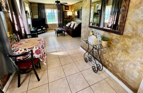 Windermere Casa | UNIT B · Lakeside Boho Bungalow in Windermere, 1GB WiFi