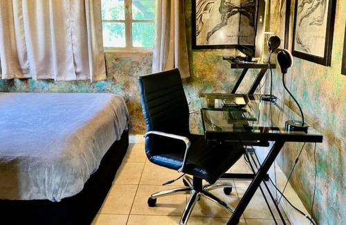 Windermere Casa | UNIT B · Lakeside Boho Bungalow in Windermere, 1GB WiFi