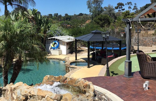 Encinitas Casa | 1 habitación 1 baño privado en vecindario exclusivo con piscina, spa, cancha de básquetbol / VB