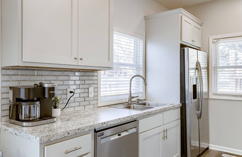 Lincoln Casa | UNL Retreat Eclectic 5bd 5mins to Downtown