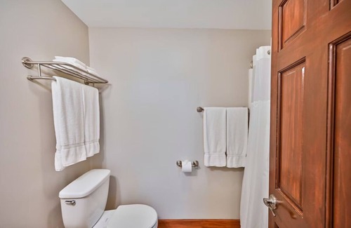 Milford Casa | Unmissable! Central Location meets Historic Accents w/ Free Breakfast