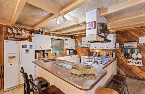 Parsons Cabina | Unplug & Relax at our Tennessee River Cabin Getaway - Hunt, Fish, & see BIGFOOT!