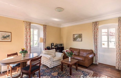 Unsleben Apartamento | Castillo con foso Unsleben, nido de halcones