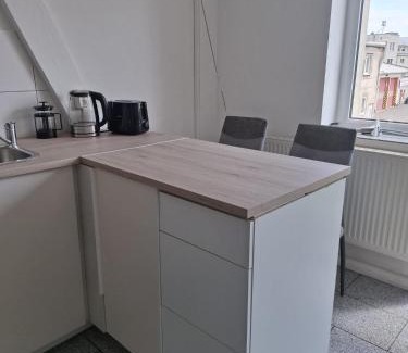 Glesien Apartamento | Unterkunft mit 4 Schlafzimmern - ideal gelegen bei Flughafen, Porsche & DHL