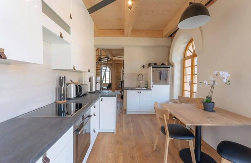 Buhlau Apartamento | Alojamiento con chimenea, jacuzzi y sauna.