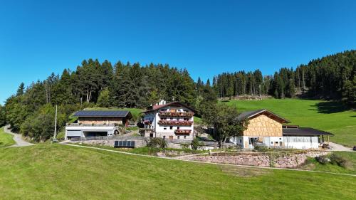 Verano Apartamento | Untermathonhof Vöran - Apartments with Farmyard Experience and homemade Breakfast