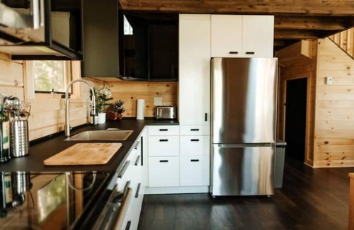 Tatamagouche Chalet De Esquí | Unwind by the Sea at The Salty Pearl: Your Charming Coastal Log Cottage