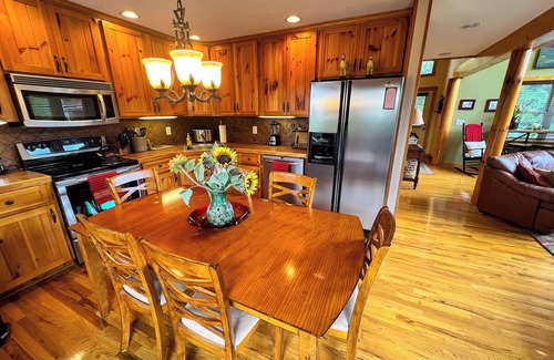 Sparta Cabina | Escape the Everyday -Find Peace in the Mountains This Sept @PineyCreekRetreat