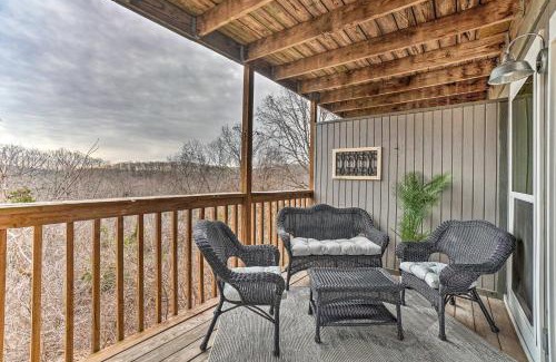 Notch Estates Apartamento | Unwind Fireside! Condo 1 Mi to Silver Dollar City