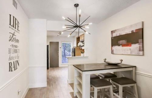 Uptown Apartamento | Unwind September Specials Marquee Uptown Galleria