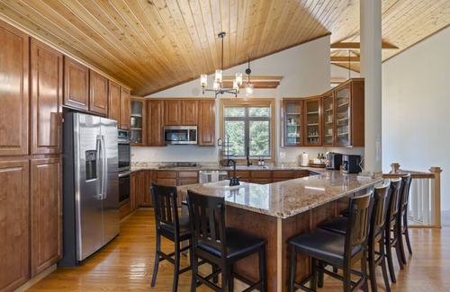 Breezy Point Apartamento | Unwind: Spacious Golf & Family Getaway w/ Hot Tub & Sauna