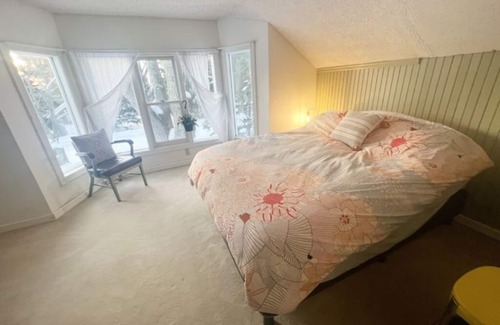 Ludington Casa | Up North Bohemian Farm House >1mi from Lake MI beach with Hot Tub