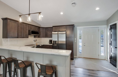 Cumberland Condominio | Up North Living! Fully renovated one-level living home in wooded lot near lake.