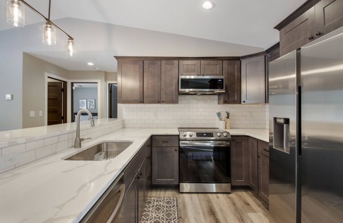 Cumberland Condominio | Up North Living! Fully renovated one-level living home in wooded lot near lake.
