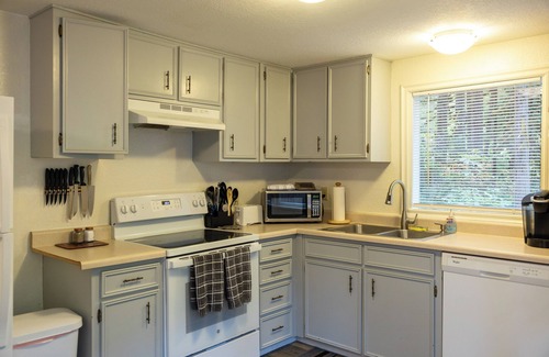 Blue River Casa | Up-River House on the McKenzie River