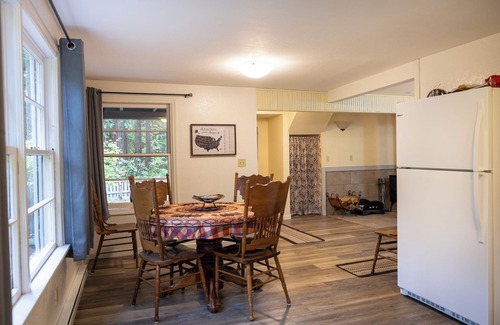 Blue River Casa | Up-River House on the McKenzie River