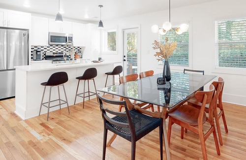 Collier Heights Casa | Updated 2-story modern home near downtown with deck, washer/dryer, grill, AC