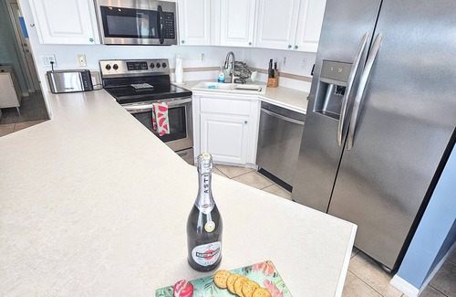 Cudjoe Key Cabaña | Updated 2BR,2BA w KING Master,35' SeaWall-Bikes,Kayaks,SUPs, Extra Frig/Bait Frz