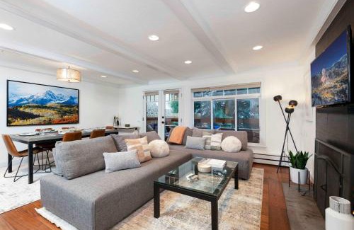Aspen Casa | Updated 3BR, 3BA with Pool - Steps to Town