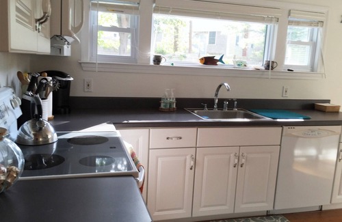 West Hyannisport Casa | Casa de 5 dormitorios actualizada a solo 800 metros de Craigville Beach