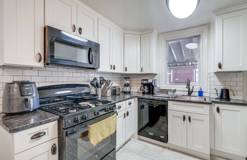 Nauck Casa | Updated Arlington Townhome ~ 5 Mi to National Mall