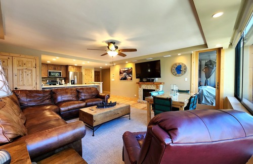 Brockway Condominio | BROCKWAY SPRINGS ACTUALIZADO 3 DORMITORIOS, 2 CONDOMINIOS DE BAÑO EN EL LAGO CON VISTAS