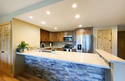 Brockway Condominio | BROCKWAY SPRINGS ACTUALIZADO 3 DORMITORIOS, 2 CONDOMINIOS DE BAÑO EN EL LAGO CON VISTAS