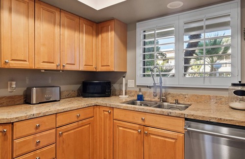 Canyon Corridor Condominio | Piso actualizado 2BD / 2BA Condo en el Popular Canyon Granada