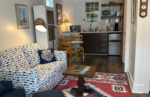 Morehead City Casa | Updated Guest House in Beaufort Historic District--Walkable to Front Street!