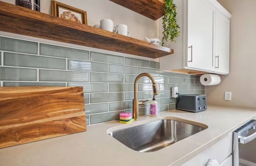 Near East Columbus Casa | Newly Renovated Franklin Park Tudor Home! Spacious and Cozy!