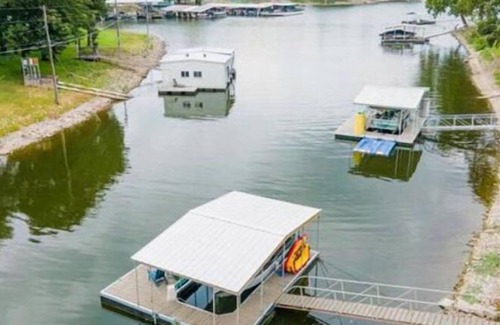 Cleora Casa | Updated lakefront home w/ boat dock near Shangri La!